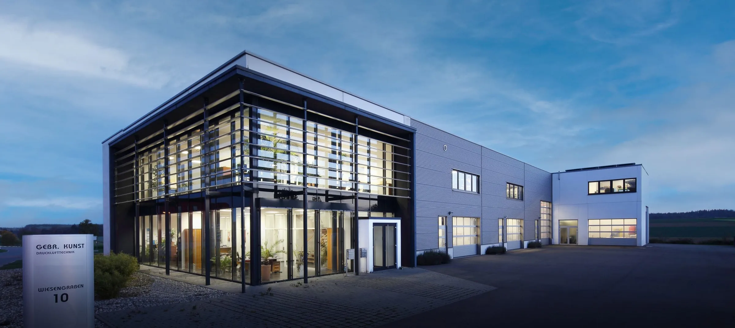 Firmengebäude von Kunst Drucklufttechnik in Erbach mit Büro und Halle